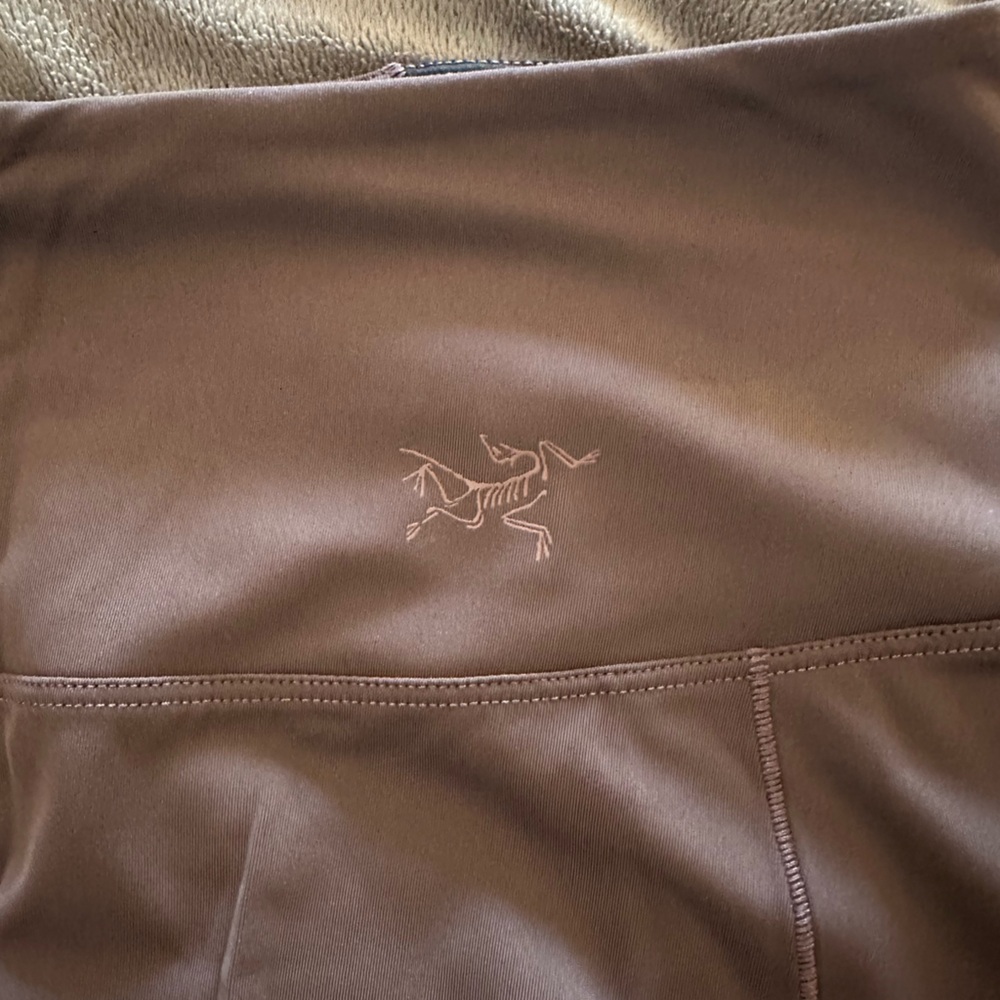 SOLD!  Arc’teryx Oriel Leggings Small Color Whiskey - Picture 3 of 9